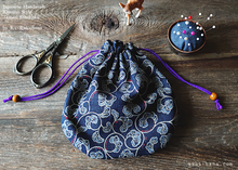 Load image into Gallery viewer, Japanese Handmade Temari Kinchaku Purse, Karakusa, tkjp0012

