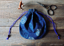 Load image into Gallery viewer, Japanese Handmade Temari Kinchaku Purse, Maru Karakusa, tkjp0013
