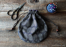 Load image into Gallery viewer, Repurposed Vintage Kimono Temari Kinchaku Purse, tkvk0003
