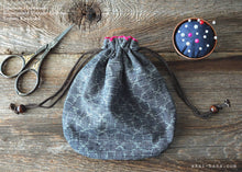 Load image into Gallery viewer, Repurposed Vintage Kimono Temari Kinchaku Purse, tkvk0006
