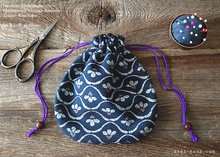 Load image into Gallery viewer, Repurposed Vintage Kimono Temari Kinchaku Purse, tkvk0007
