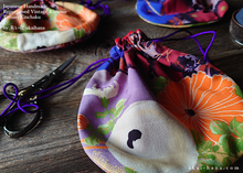 Load image into Gallery viewer, Repurposed Vintage Kimono Temari Kinchaku Purse, tkvk0008
