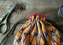 Load image into Gallery viewer, Repurposed Kenyan cotton Temari Kinchaku (drawstring) Purse, tkvu0009
