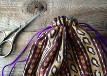 Load image into Gallery viewer, Repurposed Kenyan cotton Temari Kinchaku (drawstring) Purse, tkvu0010, Japanese Handmade
