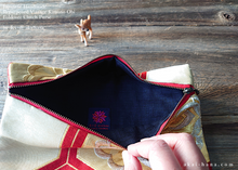 Load image into Gallery viewer, Repurposed Vintage Kimono Obi Foldover Clutch, Japanese Handmade, zc25f0002
